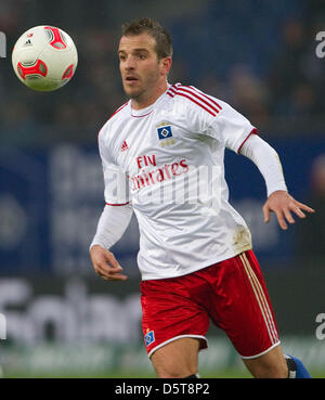 Di Amburgo Rafael van der Vaart gioca la palla durante la Bundesliga partita di calcio tra Hamburger SV e FSV Mainz 05 a Imtech-Arena ad Amburgo, Germania, 17 novembre 2012. Foto: Axel HEIMKEN Foto Stock