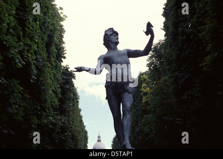 Statua 'L'acteur Grec' l'attore greco da Charles Arthur Bourgeois al Jardin du Luxembourg garden (familiare nickname Luco) nel 6 ° arrondissement di Parigi, Francia. Foto Stock