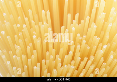 Paste alimentari non cotte spaghetti maccheroni Foto Stock