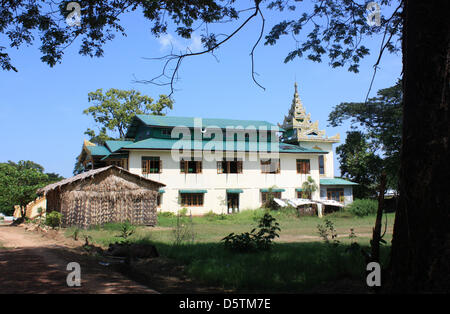 Vista di un convento scuola nel Bago (Pegu), Myanmar, 23 ottobre 2012. Foto: Rolf Zimmermann Foto Stock