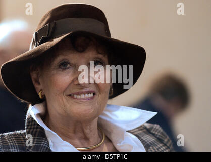 Maria Carlsson, ex-moglie del defunto 'Spiegel' fondatore ed editore Rudolf Augstein, assiste la conferenza di due giorni in occasione del cinquantesimo anniversario della cosiddetta 'Spiegel Affair' ad Amburgo, Germania, 23 settembre 2012. Il 'Spiegel' affare nel 1962 era stato il primo interno-crisi tedesca dopo la Seconda Guerra Mondiale. Foto: Marcus Brandt Foto Stock