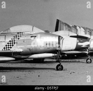 North American FJ-2 'Furys' al Litchfield Park, AZ. magazzino militare / cimitero. Foto Stock