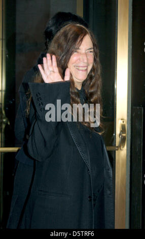 Cantante statunitense Patti Smith arriva per la premiere di apertura della stagione 2012/2013 al Metropolitan Opera di New York, Stati Uniti, 24 settembre 2012. Foto: Christina Horsten Foto Stock