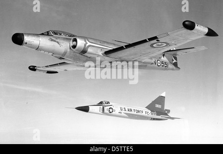 Avro CF-100 'Canuck' e Convair F-102A-75-CO "Delta Dagger". Foto Stock