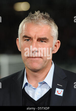 Hannover è capo allenatore Mirko Slomka è raffigurato prima Bundesliga partita di calcio tra Hannover 96 e FC a Norimberga AWD Arena di Hannover, Germania, 26 settembre 2012. Foto: Peter Steffen Foto Stock