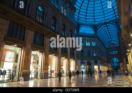 Galleria Umberto I (1900) shopping arcade centrale della città di Napoli La regione Campania sud Italia Europa Foto Stock