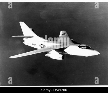 Il Douglas A3D-2 Skywarrior era un bombardiere a reazione basato su portaerei utilizzato dalla Marina degli Stati Uniti. È stato progettato principalmente per bombardamenti strategici e missioni di ricognizione durante la Guerra fredda. Foto Stock