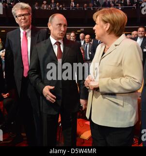 7 aprile 2013 - Hannover, Germania - Aprile 07,2013. Hannover, Germania.Nella foto: il Cancelliere tedesco Angela Merkel e il Presidente russo Vladimir Putin ha incontrato in apertura di Hannover Industry Trade Fair. (Credito Immagine: © PhotoXpress/ZUMAPRESS.com) Foto Stock