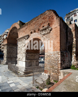 L'arco di Galerio e la rotunda nella città di Salonicco nella regione della Macedonia centrale, Grecia. Foto Stock