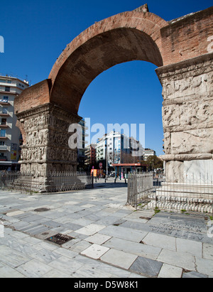 L'arco di Galerio e la rotunda nella città di Salonicco nella regione della Macedonia centrale, Grecia. Foto Stock