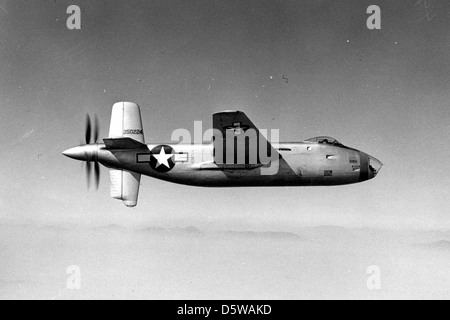 Il Douglas XB-42 Mixmaster era un aereo bimotore, bialbero, a propulsione a getto sviluppato per le forze aeree dell'esercito americano durante la seconda guerra mondiale, progettato per esplorare le capacità di volo ad alta velocità e bombardamento a lungo raggio. Foto Stock