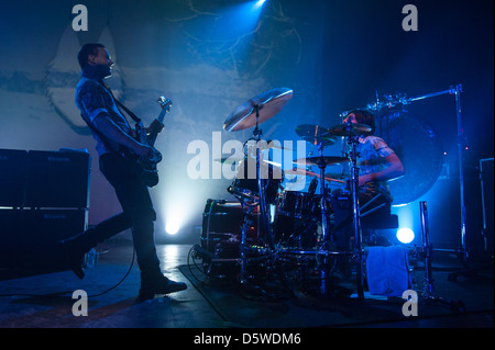 Banda di gallese la gioia formidabile eseguendo il 2 aprile 2013 al Vic Theatre in Chicago. Credito: Max Herman/Stereogum.com/Alamy Foto Stock