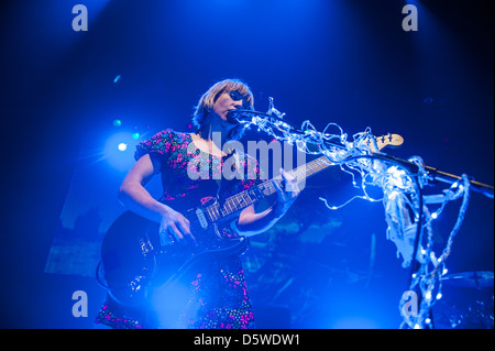 Banda di gallese la gioia formidabile eseguendo il 2 aprile 2013 al Vic Theatre in Chicago. Credito: Max Herman/Stereogum.com/Alamy Foto Stock