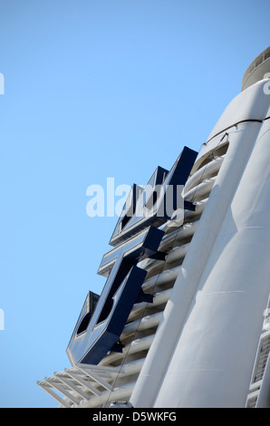 Royal Caribbean logo sulla parte superiore della nave da crociera. Foto Stock