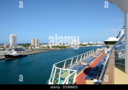 Vista di San Juan dal lato della nave da crociera. Foto Stock