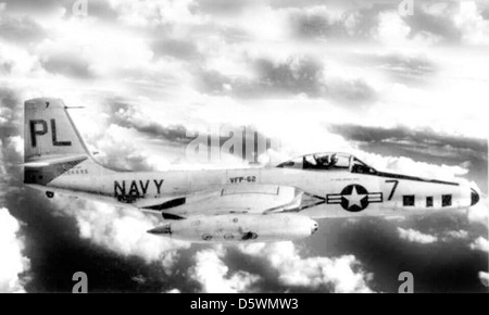 Mcdonnell f2h-2p 'banshee' di ricognizione fotografica squadron vfp-62, det.'31' 'lotta foto', 1956. Il distacco era di stanza a bordo della USS coral sea (CVA-43). Foto Stock