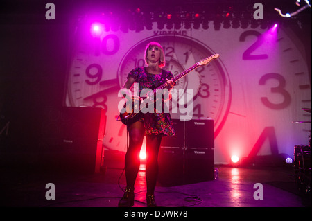 Banda di gallese la gioia formidabile eseguendo il 2 aprile 2013 al Vic Theatre in Chicago. Credito: Max Herman/Stereogum.com/Alamy Foto Stock