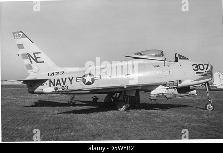 North American FJ-4B (AF-1E) 'furia' di VF-63 su NAS Oakland, CA. Foto Stock