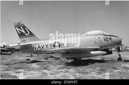Il North American FJ-3M Fury, un caccia a reazione basato su portaerei, è mostrato presso la Naval Air Facility Litchfield Park, Arizona. L'FJ-3M faceva parte del VF-121 Fighter Squadron. Foto Stock