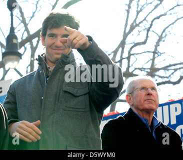 Giocatore di football americano Eli Manning di New York Giants e allenatore della New York Giants Tom Coughlin New York Giants' Foto Stock