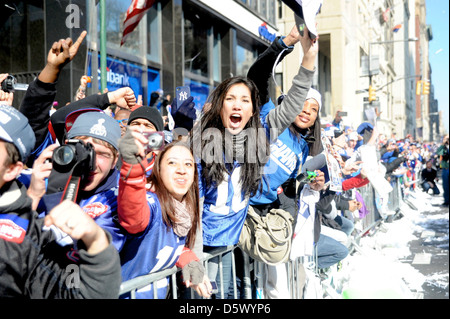 Atmosfera New York Giants' Ticker tape Victory Parade lungo il Canyon di Heros in febbraio a New York City. Il Foto Stock