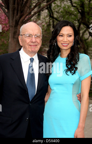 Rupert Murdoch e Wendi Deng Rupert Murdoch e sua moglie Wendi Deng presso il Tribeca Film Festival Vanity Fair party New York Foto Stock