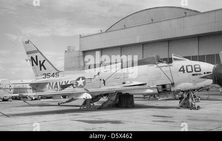 North American FJ-4B (AF-1E) 'furia' di VA-144 a NAS Miramar, CA. Foto Stock