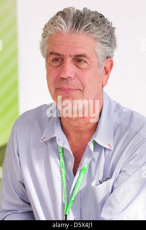 Anthony Bourdain al Whole Foods Grand villaggio degustazione presso il South Beach Festival del Vino e del cibo di Miami Beach Florida Foto Stock