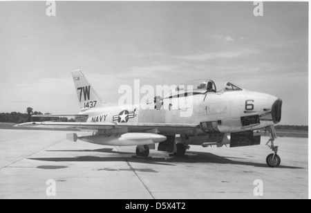 Il North American FJ-3M Fury, assegnato alla Naval Air Resources presso la NAS Willow Grove, Pennsylvania, era un caccia basato sulle portaerei utilizzato per le missioni di addestramento e preparazione. Foto Stock
