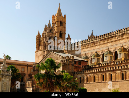 Il Barocco di piccole cupole laterali da Ferdinando Fuga., Cattedrale di Palermo Foto Stock