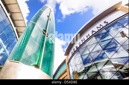 Negozio Debenhams e la presenza di tre puntini di sospensione eclissi scultura di Danny Lane al cancello centro shopping a Newcastle upon Tyne Foto Stock
