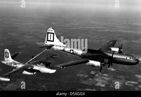 North American RB-45C 'Tornado' e Boeing KB-29P 'Superfortress' Foto Stock