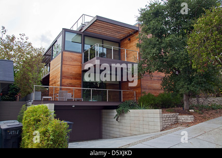 Un multi-livello, prefabbricato modulare, casa verde dalla società LivingHomes e consiste di 11 sezioni modulari. Santa Monica, CA Foto Stock