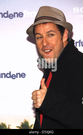 Adam Sandler in un photocall 'Meine erfundene Frau' ('basta andare con esso') in hotel Adlon. Berlino, Germania - 21.02.2011 : Foto Stock