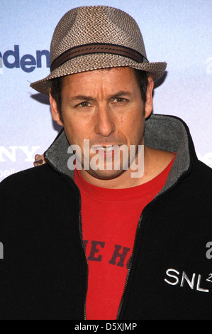 Adam Sandler in un photocall per 'Meine erfundene Frau' ('basta andare con esso') in hotel Adlon. Berlino, Germania - 21.02.2011 Foto Stock