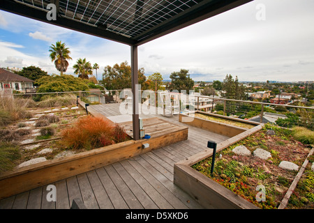 Un multi-livello, prefabbricato modulare, casa verde dalla società LivingHomes e consiste di 11 sezioni modulari. Santa Monica, CA Foto Stock