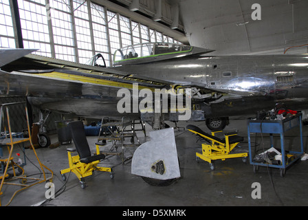 Col. joseph davis jr. 's aeromobili, una repubblica (f-84e) f-84g-16-re 'thunderjet' soprannominato 'Four Queens', che ha volato durante la guerra di Corea nel restauro hangar presso il museo nazionale del USAF (nmusaf). Foto Stock