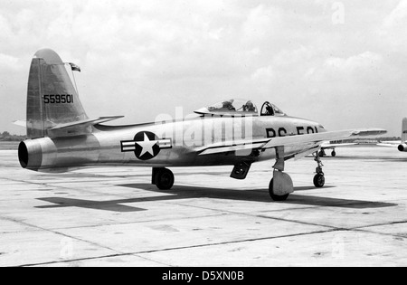 Il Republic F-84B-3-RE Thunderjet, una variante dell'YP-84A e del P-84B, era un caccia-bombardiere a reazione della United States Air Force utilizzato durante l'era della prima guerra fredda. È stato progettato per missioni di bombardamento tattico e per la superiorità aerea. Foto Stock