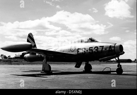 Il Republic F-84B Thunderjet, mostrato nelle varianti YP-84A e P-84B, era un caccia-bombardiere a reazione utilizzato durante la guerra di Corea per attacchi al suolo e missioni di supporto aereo ravvicinato. Foto Stock