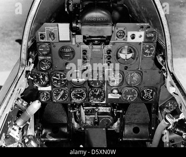 Il Republic F-84B "Thunderjet" era un caccia a reazione utilizzato dalla U.S. Air Force, progettato per bombardamenti tattici e superiorità aerea. L'YP-84A era una versione sperimentale, seguita dal P-84B per uso di produzione. Foto Stock