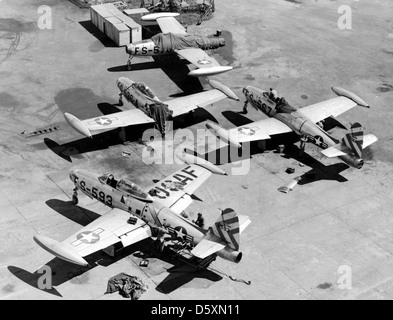Il Republic F-84B-26-RE 'Thunderjet' fu un primo caccia a reazione sviluppato per la U.S. Air Force. L'aereo ha preso servizio durante la guerra di Corea ed è stato utilizzato per attacchi al suolo, supporto aereo ravvicinato e missioni di interdizione. Foto Stock