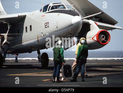 Il Douglas 'Skywarrior' era un bombardiere a reazione basato su portaerei utilizzato dalla Marina degli Stati Uniti. Fu utilizzato principalmente per bombardamenti strategici e missioni di ricognizione durante la Guerra fredda. Foto Stock