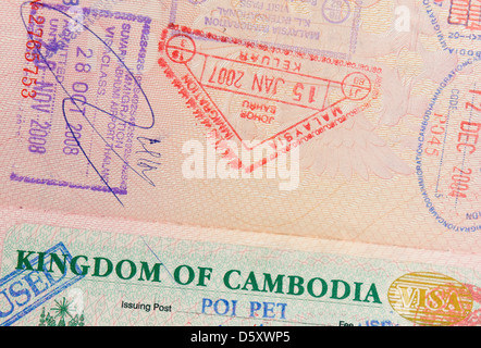 Con passaporto malese e timbri cambogiano Foto Stock