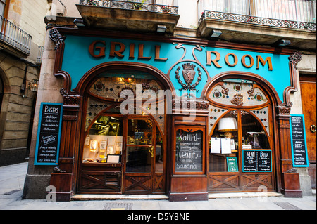 La sala griglieria e ristorante tradizionale a Barcellona, Spagna. Foto Stock