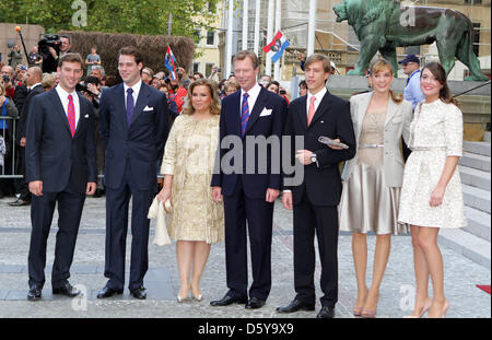 Il principe Sebastian, principe Felix, Granduchessa Maria Teresa, granduca Henri, Principe Sebastian, Princess Tessy, la Principessa Alexandra di Lussemburgo durante il matrimonio civile del principe Guillaume al vertice di Lussemburgo il Municipio, Venerdì 19 ottobre 2012. Foto: RPE-Albert Nieboer / Paesi Bassi fuori Foto Stock