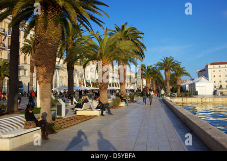 Waterfront a Spalato sulla costa dalmata, mare Adriatico, Croazia, Europa Foto Stock