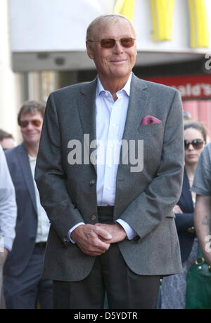 Noi attore Adam West assiste la sua cerimonia di stella sulla Hollywood Walk of Fame in Hollywood, California, Stati Uniti d'America, 05 aprile 2012. A ovest si è aggiudicato il 2,468th della stella sulla Hollywood Walk of Fame nella categoria di televisione. Foto: Hubert Boesl Foto Stock