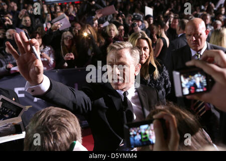 Attore britannico Daniel Craig arriva per il tedesco Premiere del nuovo film di James Bond 'Skyfall' a Berlino (Germania), 30 ottobre 2012. Foto: MICHAEL KAPPELER Foto Stock