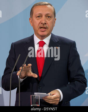 Primo ministro turco Recep Tayyip Erdogan dà una conferenza stampa dopo un incontro per colloqui con il tedesco ChancellorMerkel presso la cancelleria federale a Berlino (Germania), 31 ottobre 2012. Il principale obiettivo della riunione wa sth ecivil guerra in Siria e la situazione dei rifugiati siriani. Foto: TIM BRAKEMEIER Foto Stock