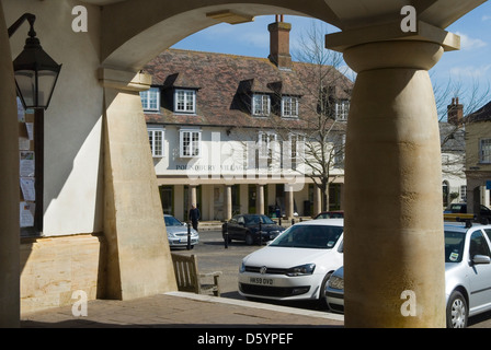 Poundbury Village Square un nuovo sviluppo urbano nella tenuta del Ducato di Cornovaglia Dorchester Dorset Regno Unito anni '2013 2010 HOMER SYKES Foto Stock
